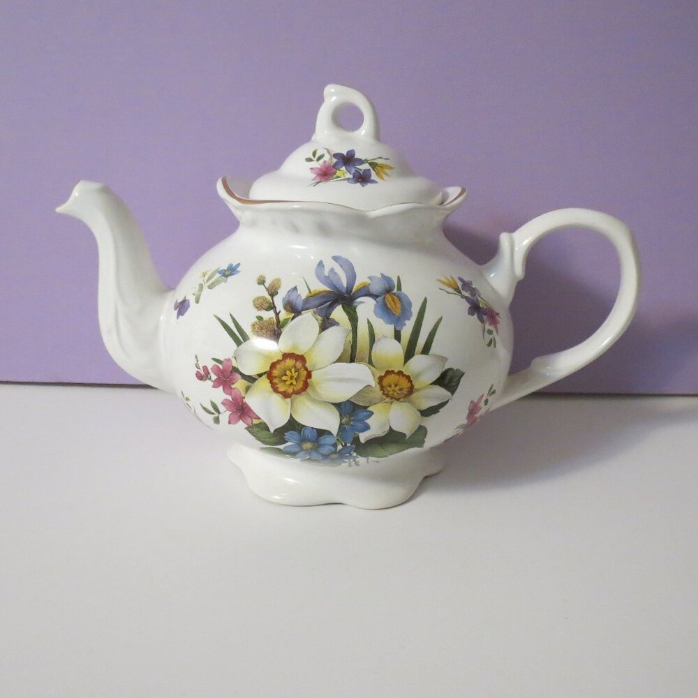 Arthur Wood & Son Staffordshire 6488 Kettle